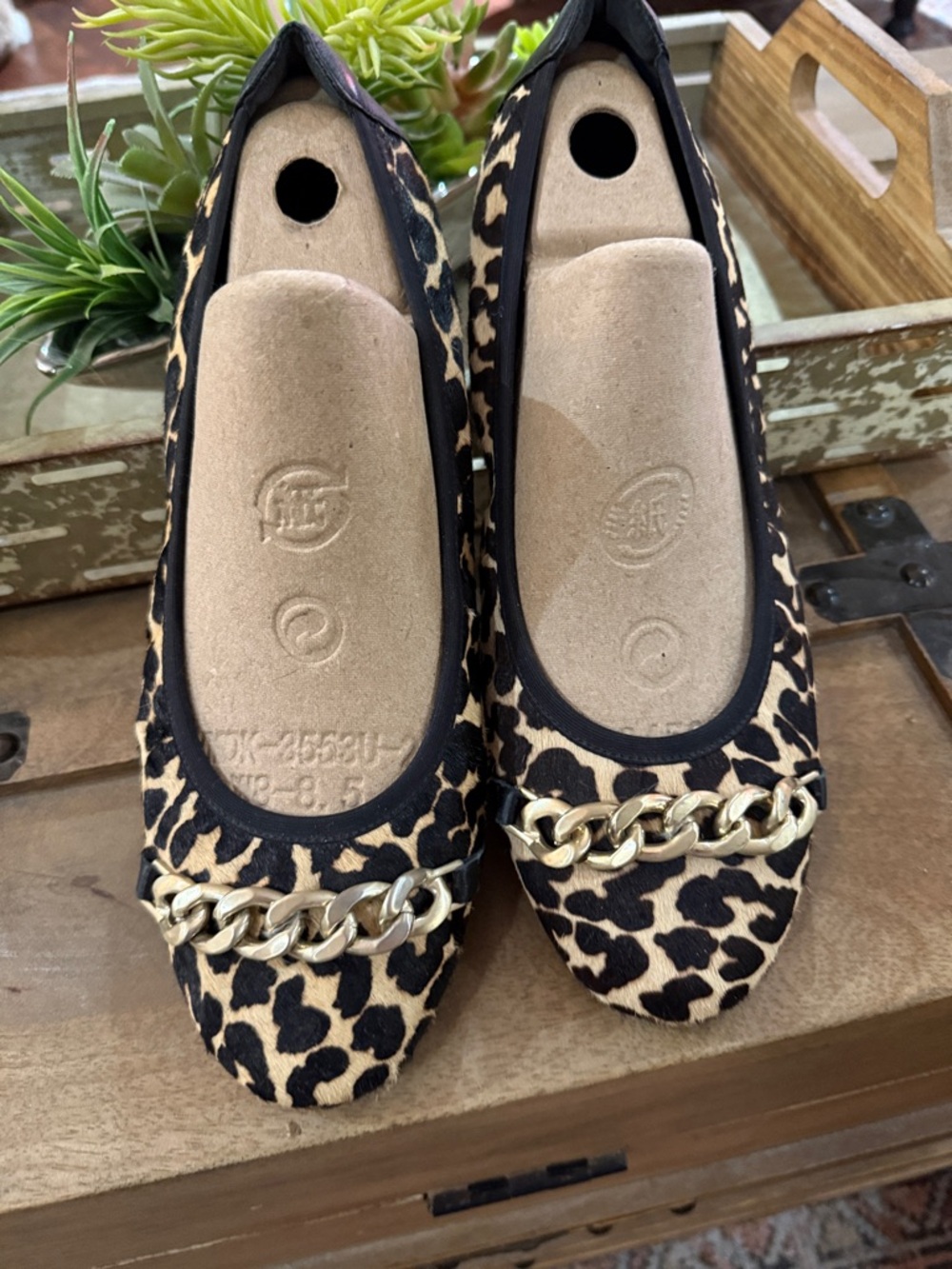 Vionic Leopard-Print Chain-Trim Ballet Flats - Black & Tan.    Size 9 - Picture 2 of 3